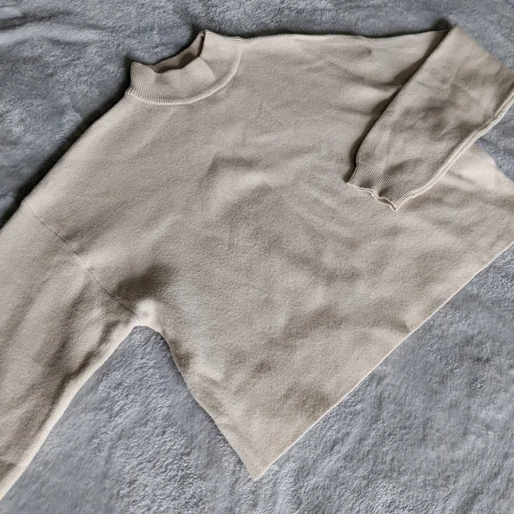 *DONATED* NWOT • Bershka • crop sweater - Picture 2 of 8